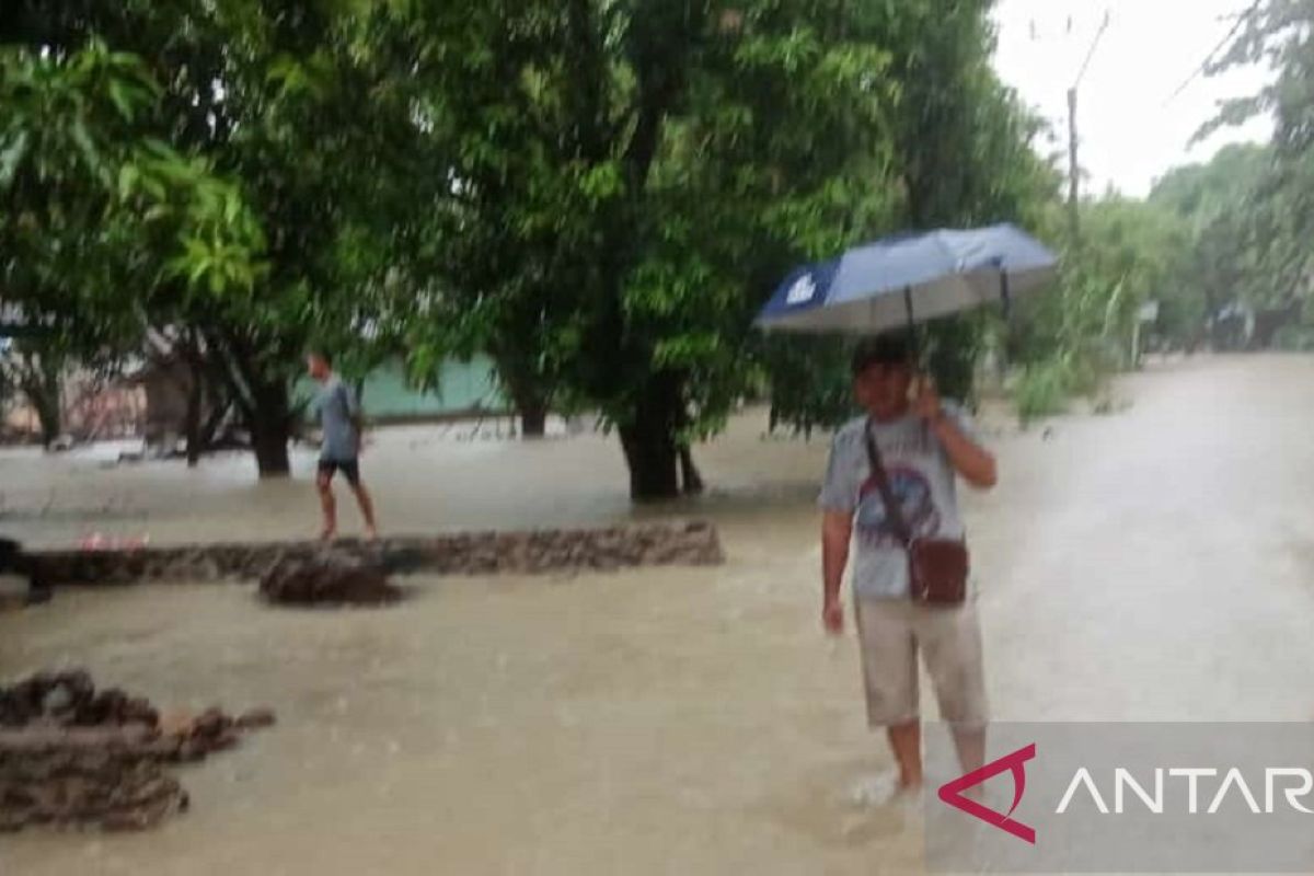 10 rumah di Ciemas Sukabumi terendam banjir akibat irigasi jebol