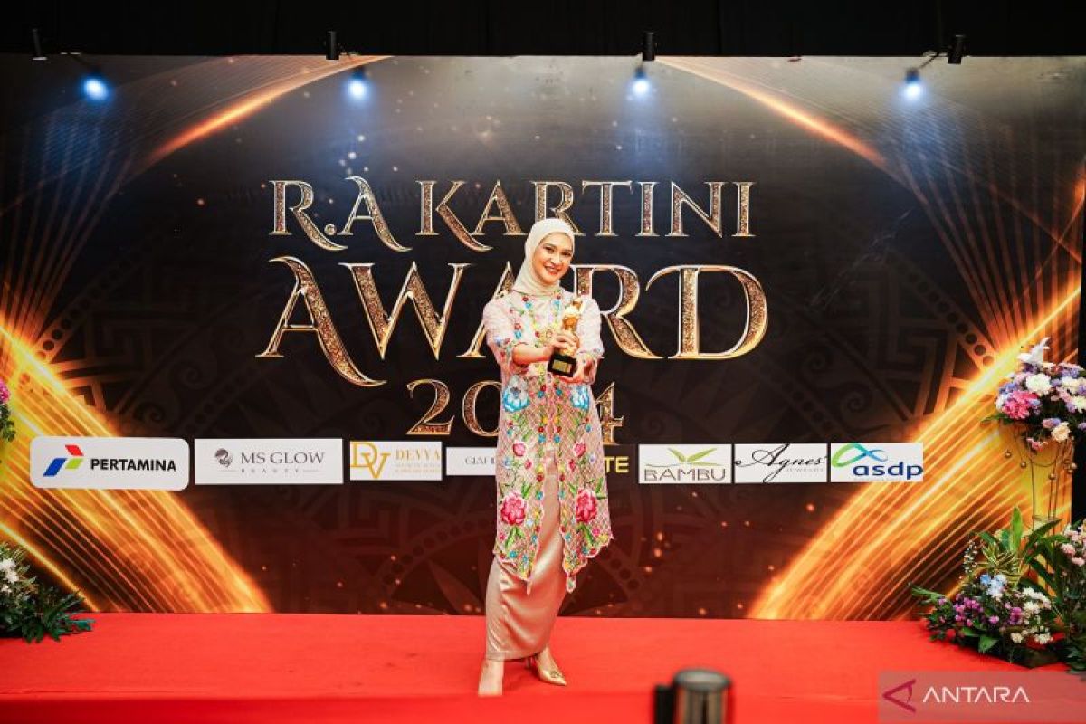 Stafsus Presiden Angkie Yudistia dapat penghargaan di R.A Kartini Award