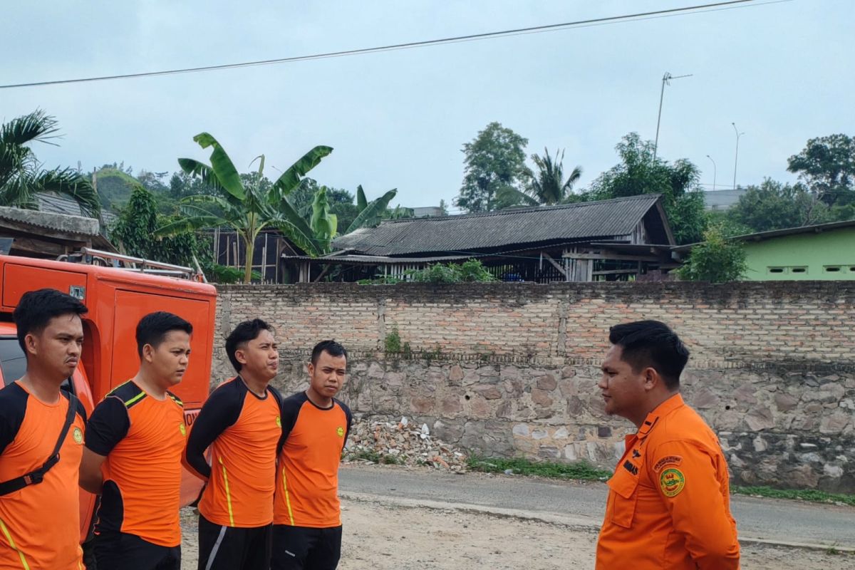 Tim SAR gabungan cari seorang remaja terseret ombak di Pantai Rio