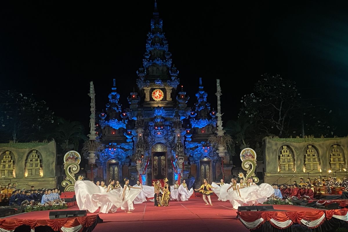 Ratusan pelajar Yogyakarta menari kolosal di Pesta Kesenian Bali