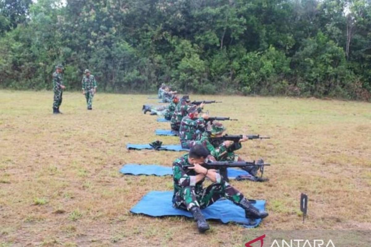 Personel Lanud HAS Hanandjoeddin Belitung asah kemampuan menembak