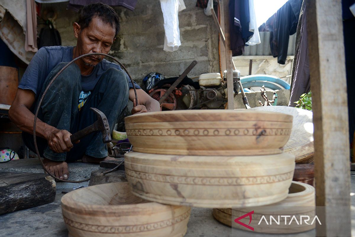 FOTO - Usaha produksi alat musik rapai di Aceh