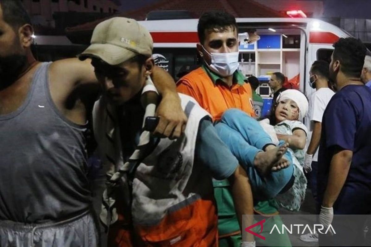 Antisipasi gempuran darat Israel, pasien-pasien RS di Gaza Palestina dievakuasi