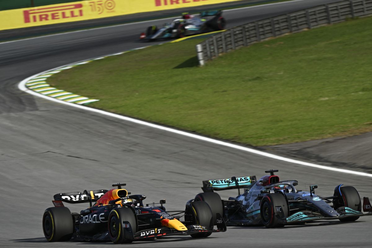Pembalap Russel menyegel gelar GP Austria usai Verstappen dan Norris bentrok