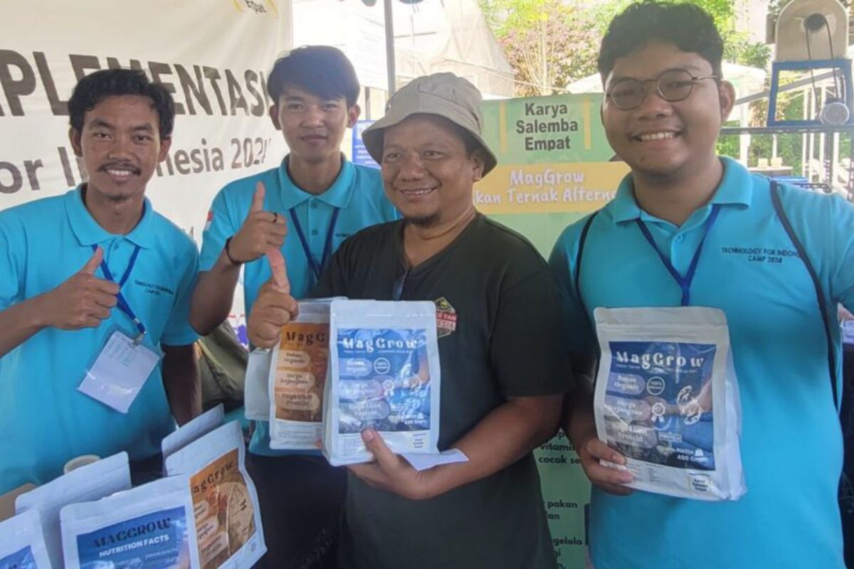 Mahasiswa Unja buat pakan ternak berbahan maggot dan eceng gondok