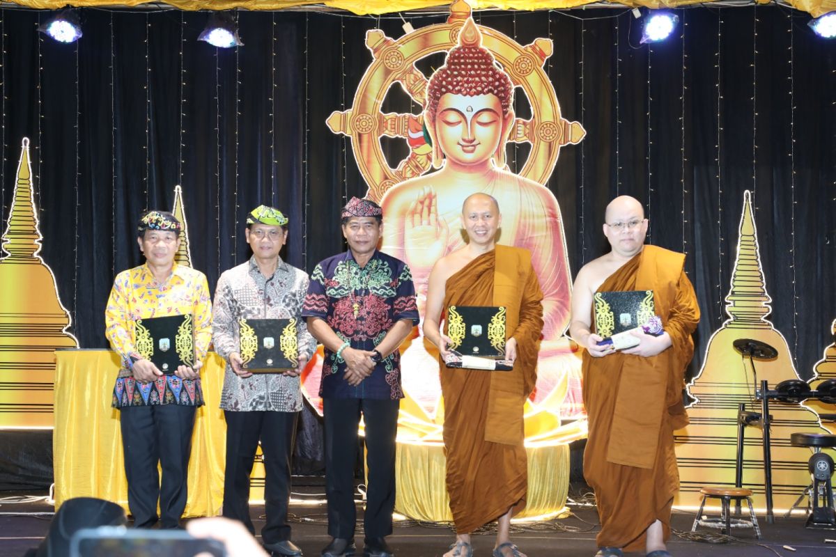 Gubernur Kaltara Mengajak Umat Buddha Mengamalkan Ajaran Buddha