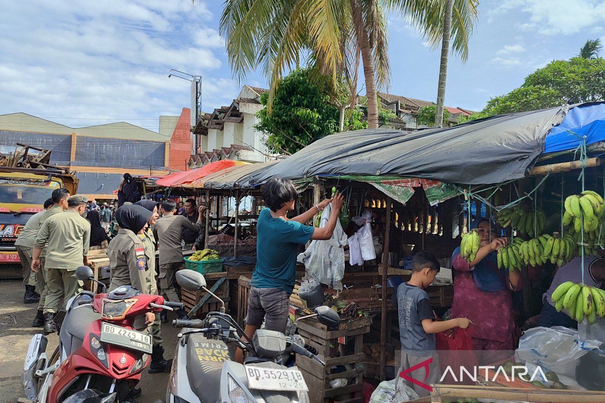 Disperindag Kota Bengkulu bangun posko antisipasi PKL berjualan