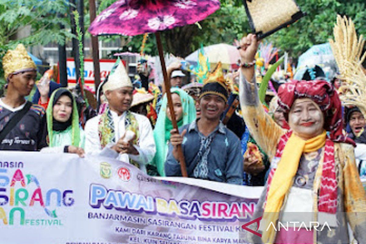 Thousands participate in Banjarmasin Sasirangan Festival 2024