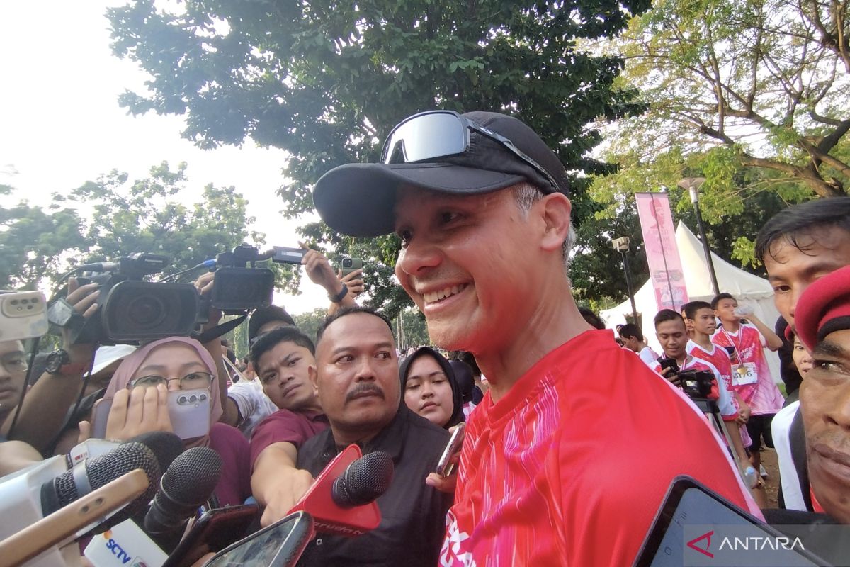 Ganjar Pranowo hingga Sekjen PDIP ikuti lomba lari marathon Soekarno Run 5 km di GBK