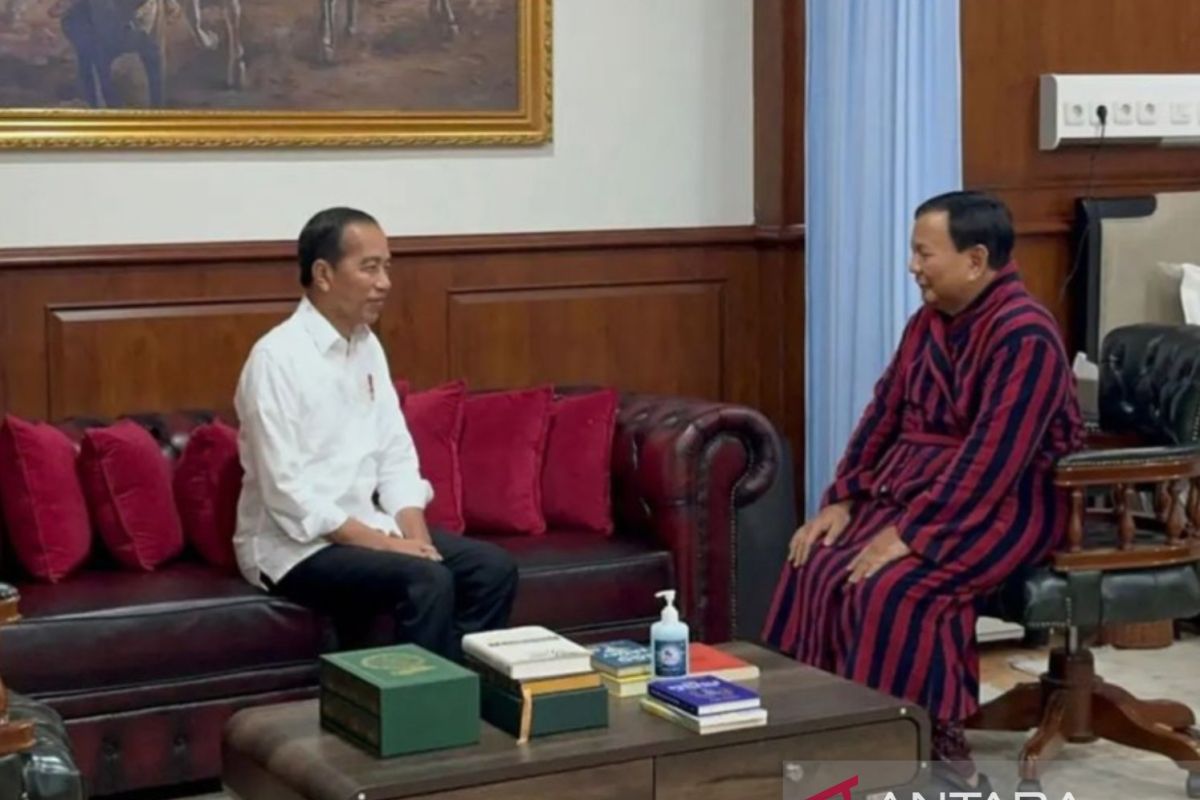 Jokowi jenguk Prabowo dan doakan kesembuhan pasca-operasi kaki kiri