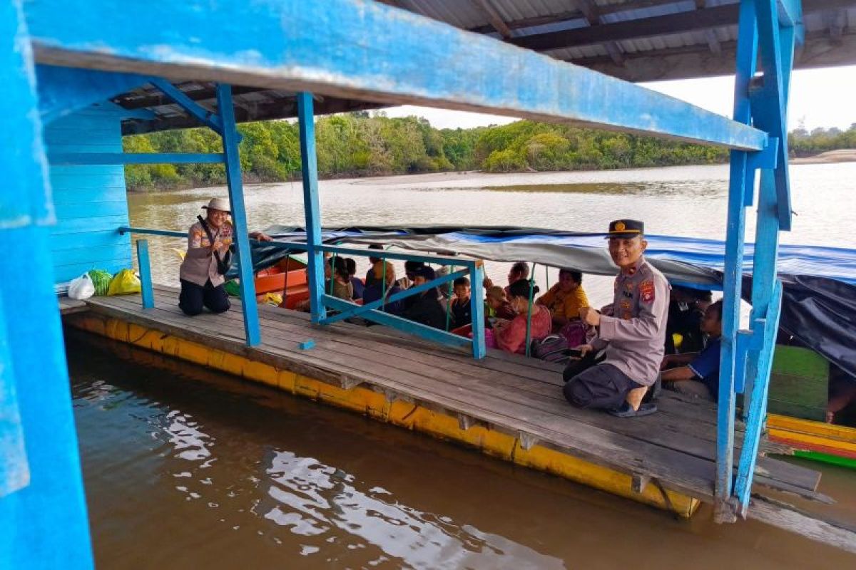 Polisi di Palangka Raya cegah masyarakat setrum ikan di sungai