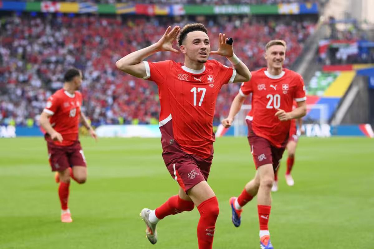 Swiss ke perempat final usai singkirkan juara bertahan Italia skor 2-0