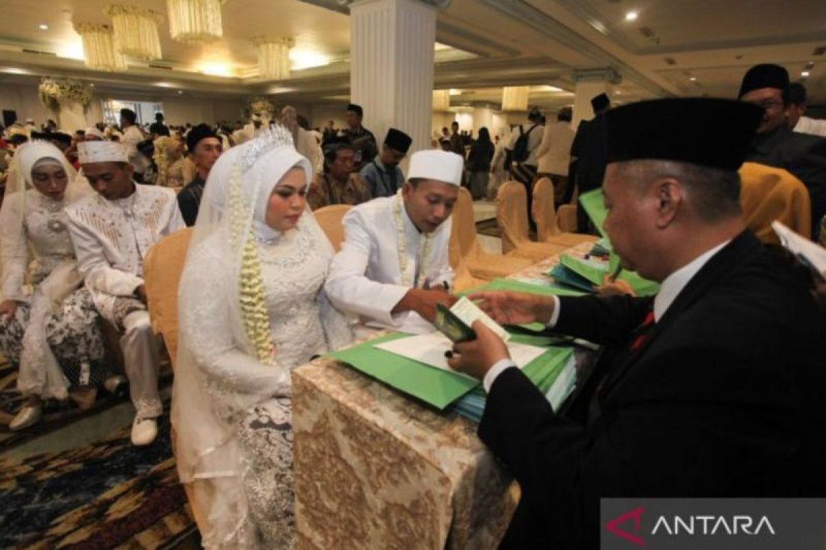 Pemkot Surabaya pastikan 330 pengantin ikuti nikah massal