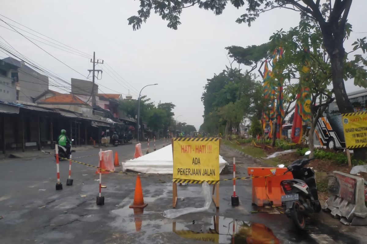 DSDABM Surabaya kerjakan betonisasi di Jalan Dupak sisi selatan