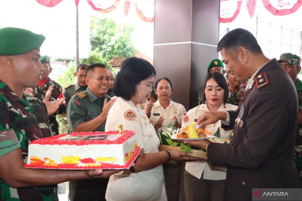 TNI datangi Polres Jembrana kado kejutan Hari Bhayangkara