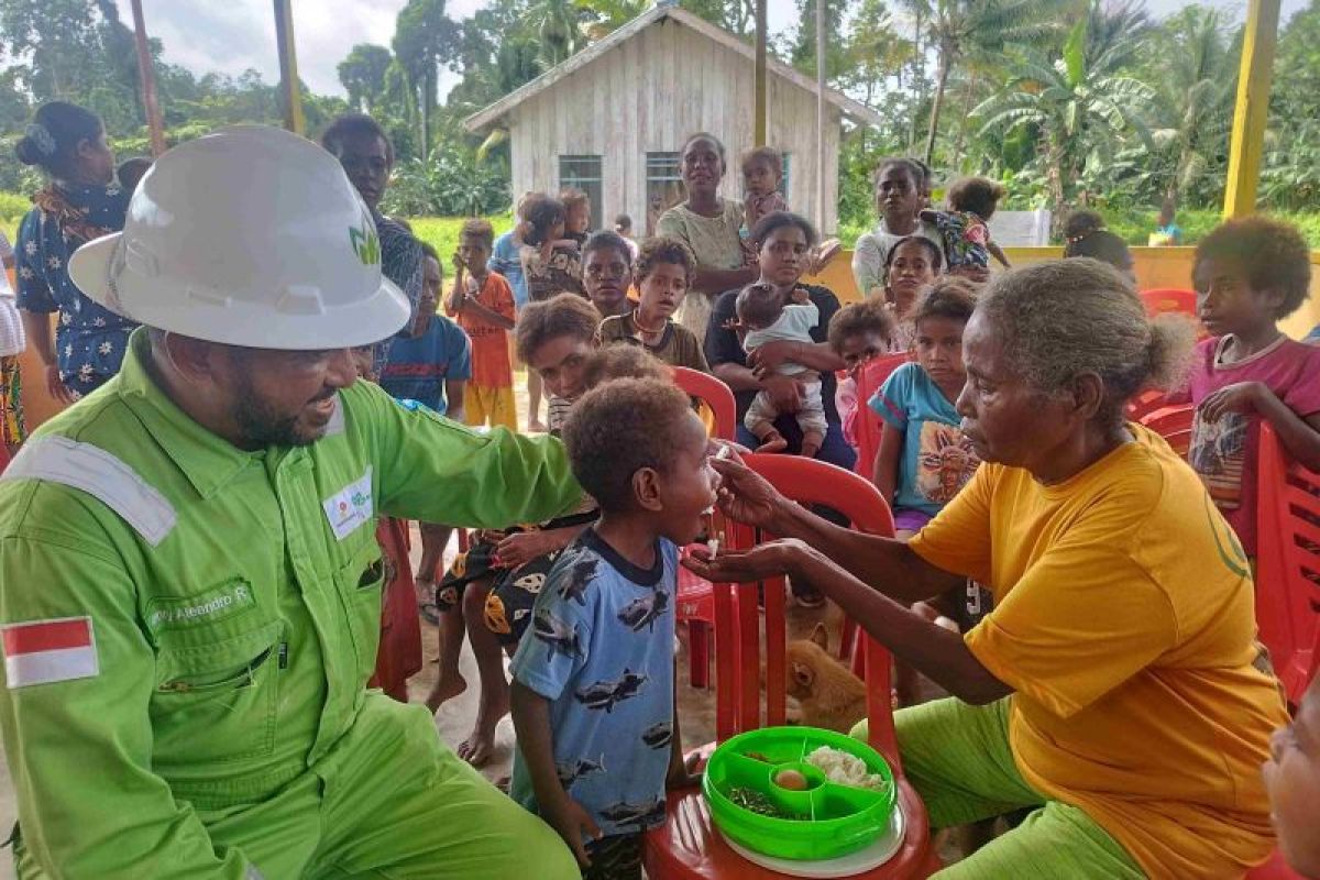 SKK Migas-Petrogas beri makanan bergizi turunkan stunting di Kabupaten Sorong