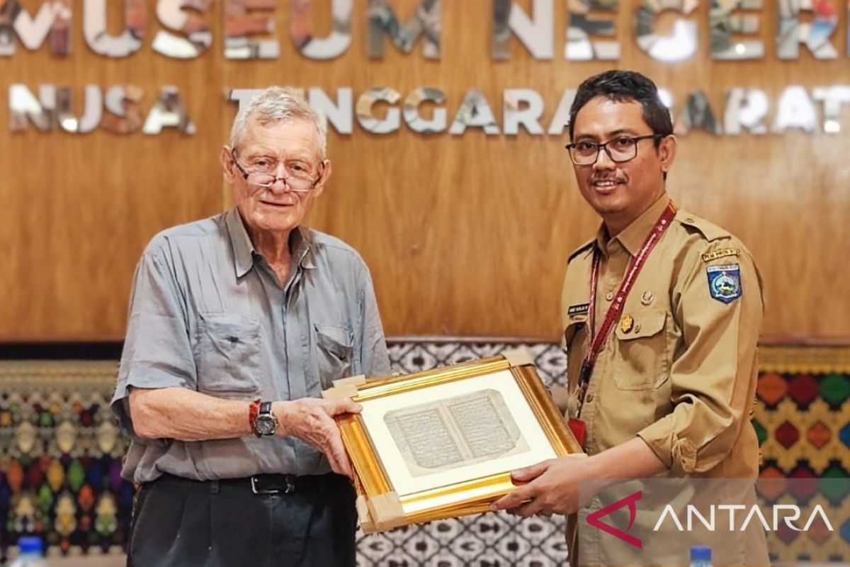 Kolektor Australia hibahkan manuskrip Al Quran abad 17 ke Museum Negeri NTB