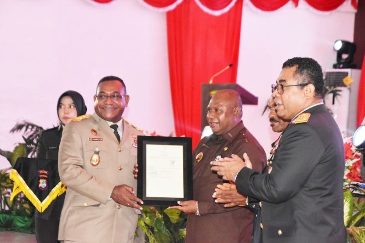 BPN serahkan sertifikat elektronik SPN Polda Papua Barat di Manokwari Selatan