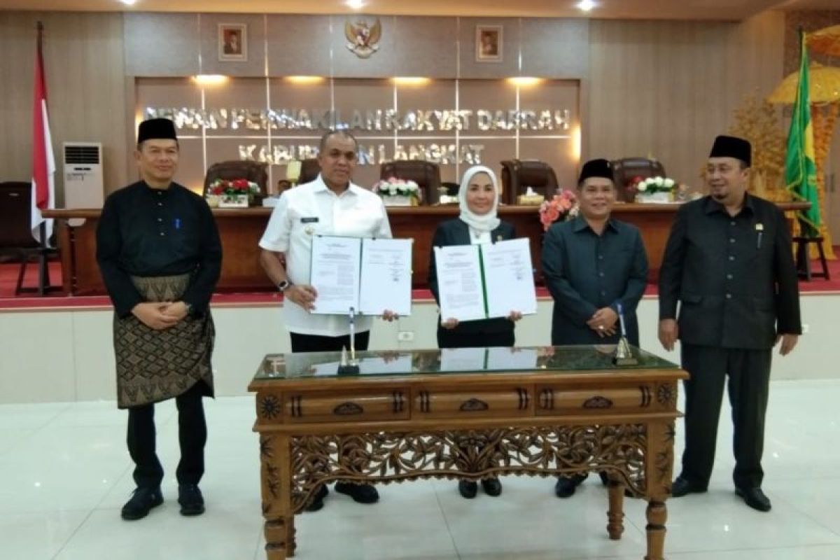 DPRD Langkat setujui APBD 2023 menjadi Perda