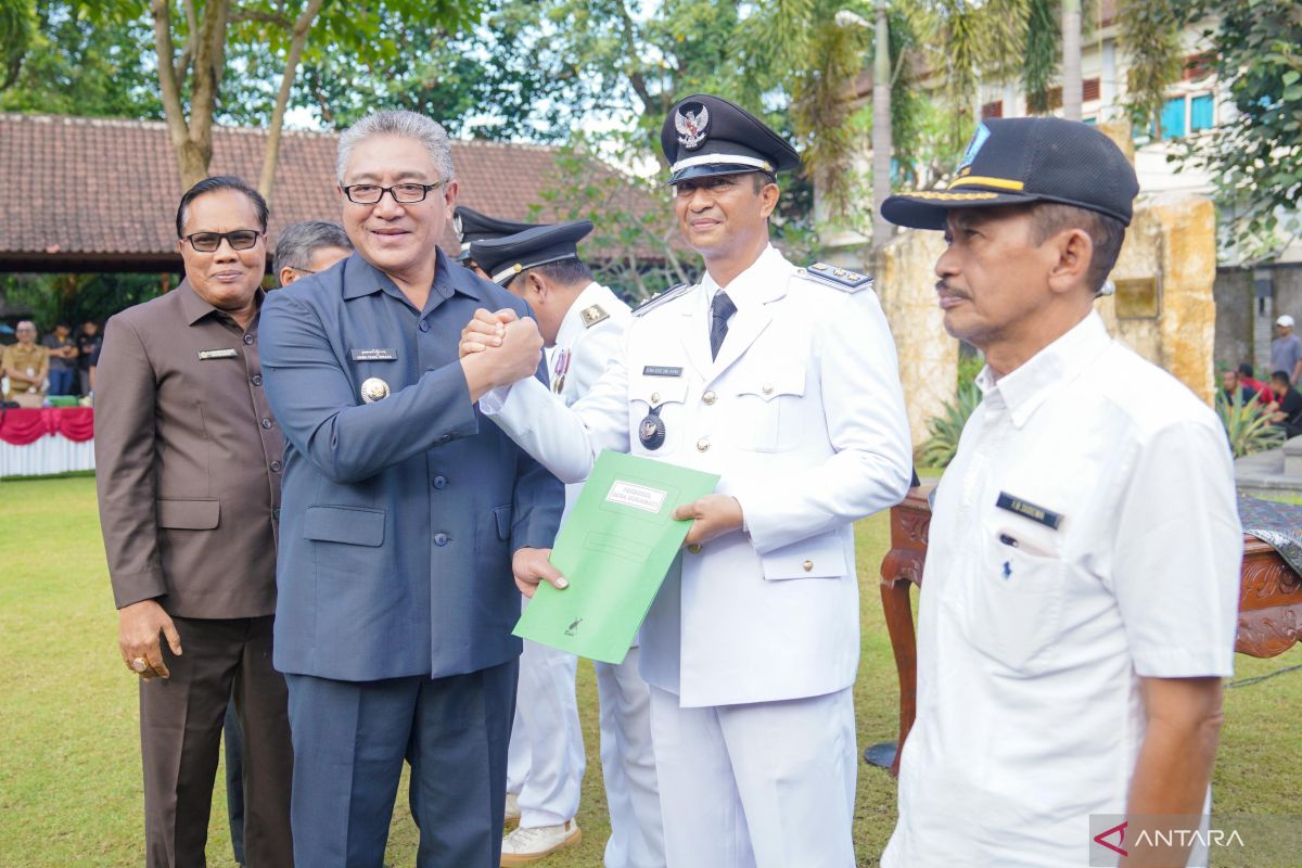 Bupati Gianyar kukuhkan perpanjangan masa jabatan 60 kades