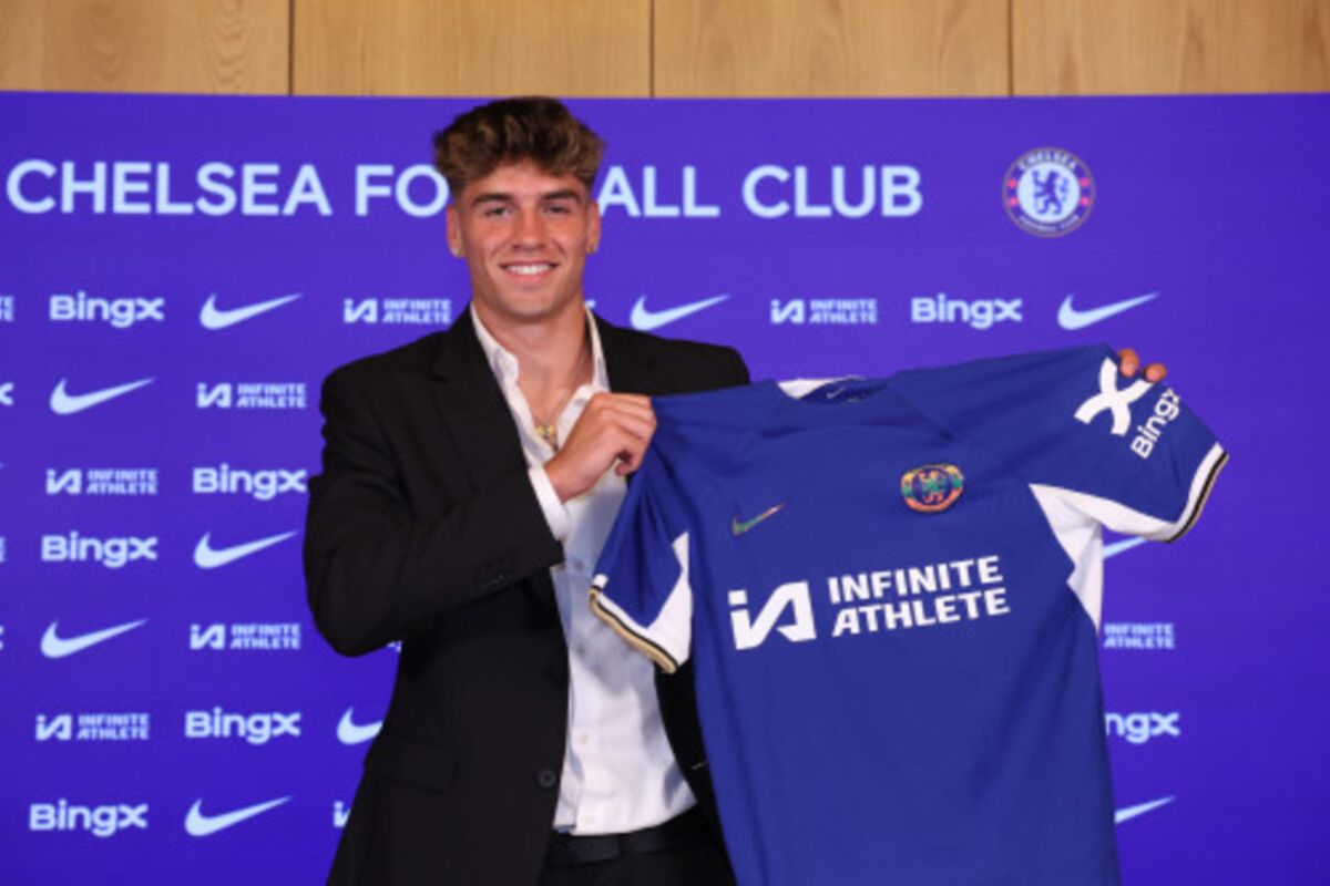 Chelsea have officially received Marc Guiu from Barcelona