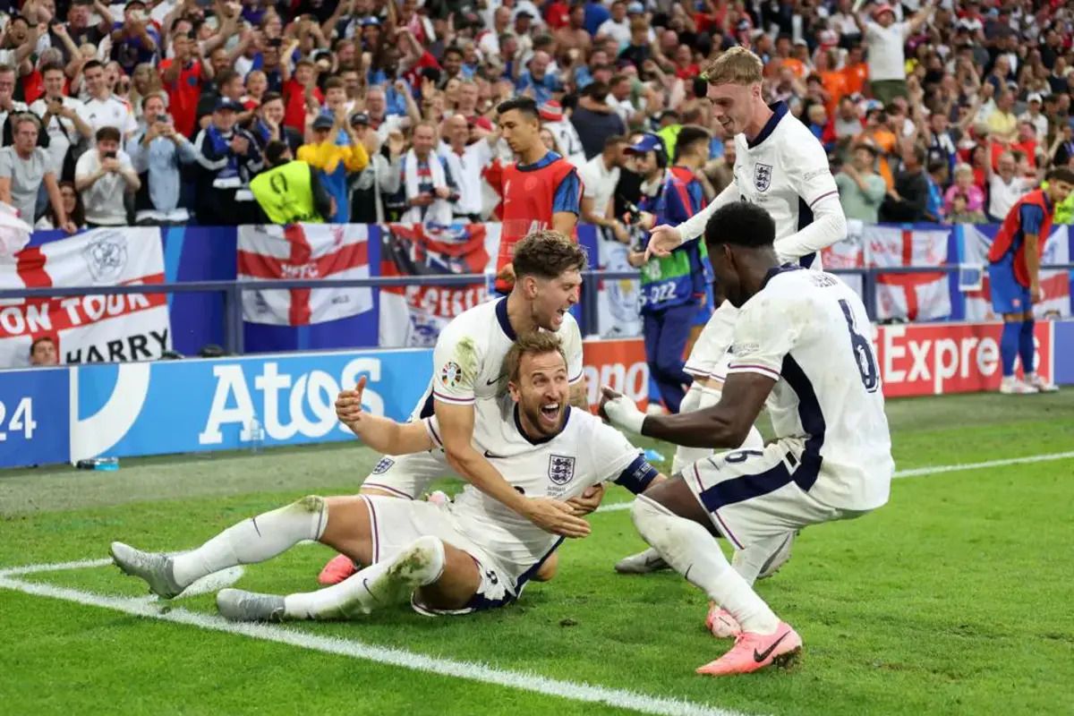 Inggris secara dramatis melaju ke perempat final usai kalahkan Slowakia 2-1