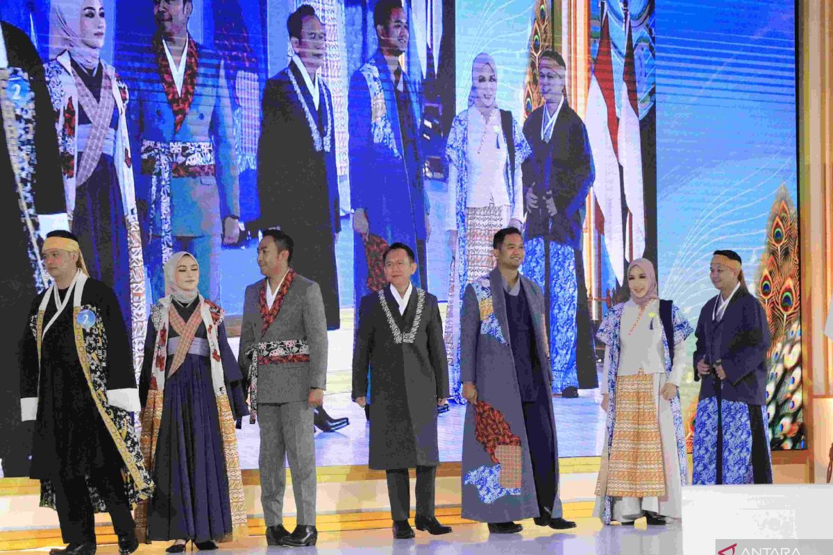 Pemkab Bekasi padukan Batik dan pakian bernuansa Korea di peragaan wastra Jabar