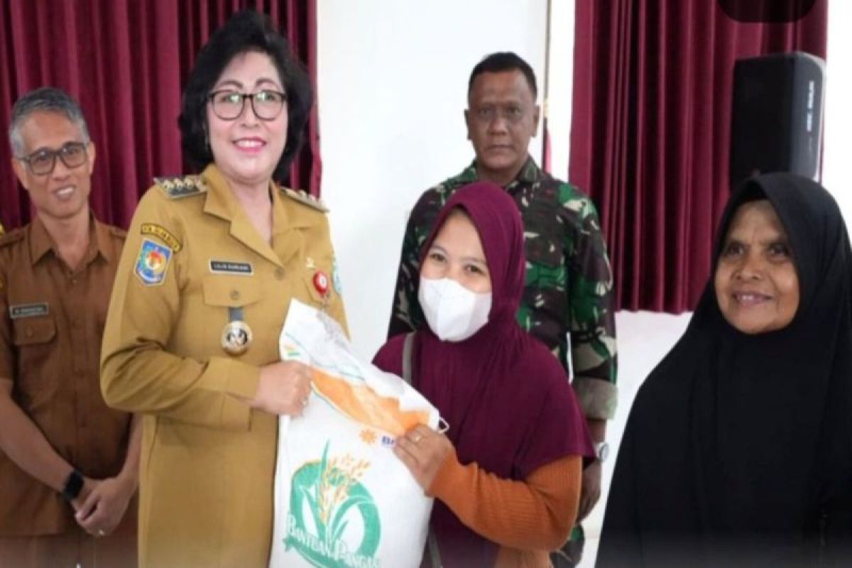 Pj Bupati pimpin penyaluran bantuan pangan di Bulik