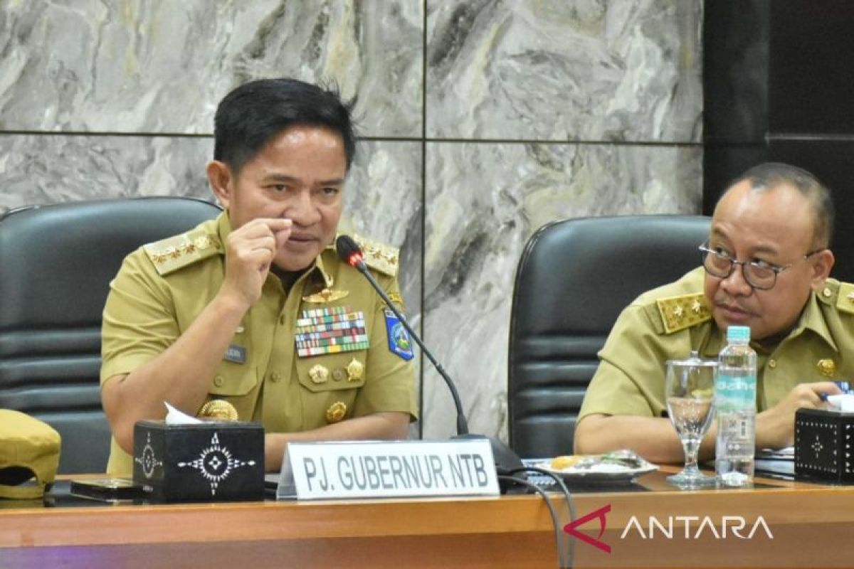 Pj Gubernur NTB tekankan pimpinan OPD fokus antisipasi isu sosial ekonomi