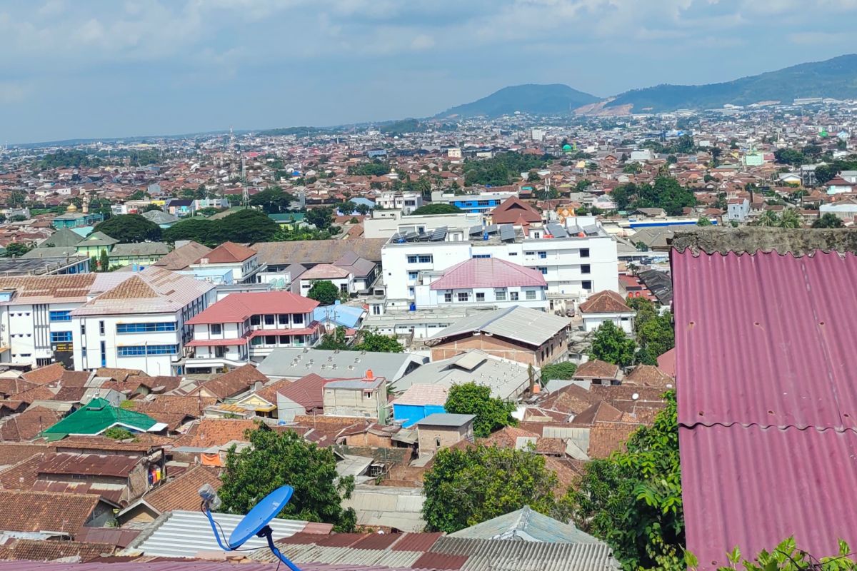 Pemprov Lampung minta ekonomi kerakyatan diintensifkan atasi kemiskinan