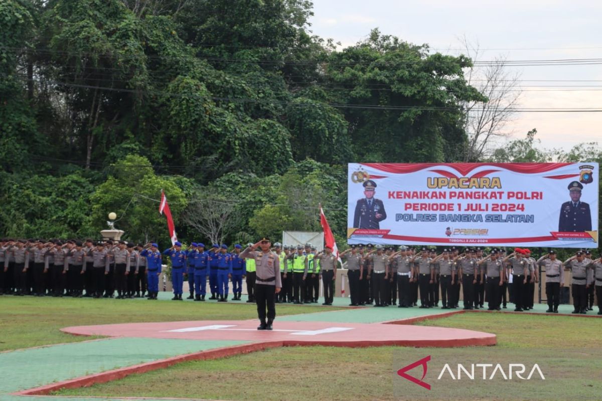 30 personel Polres Bangka Selatan terima kenaikan pangkat