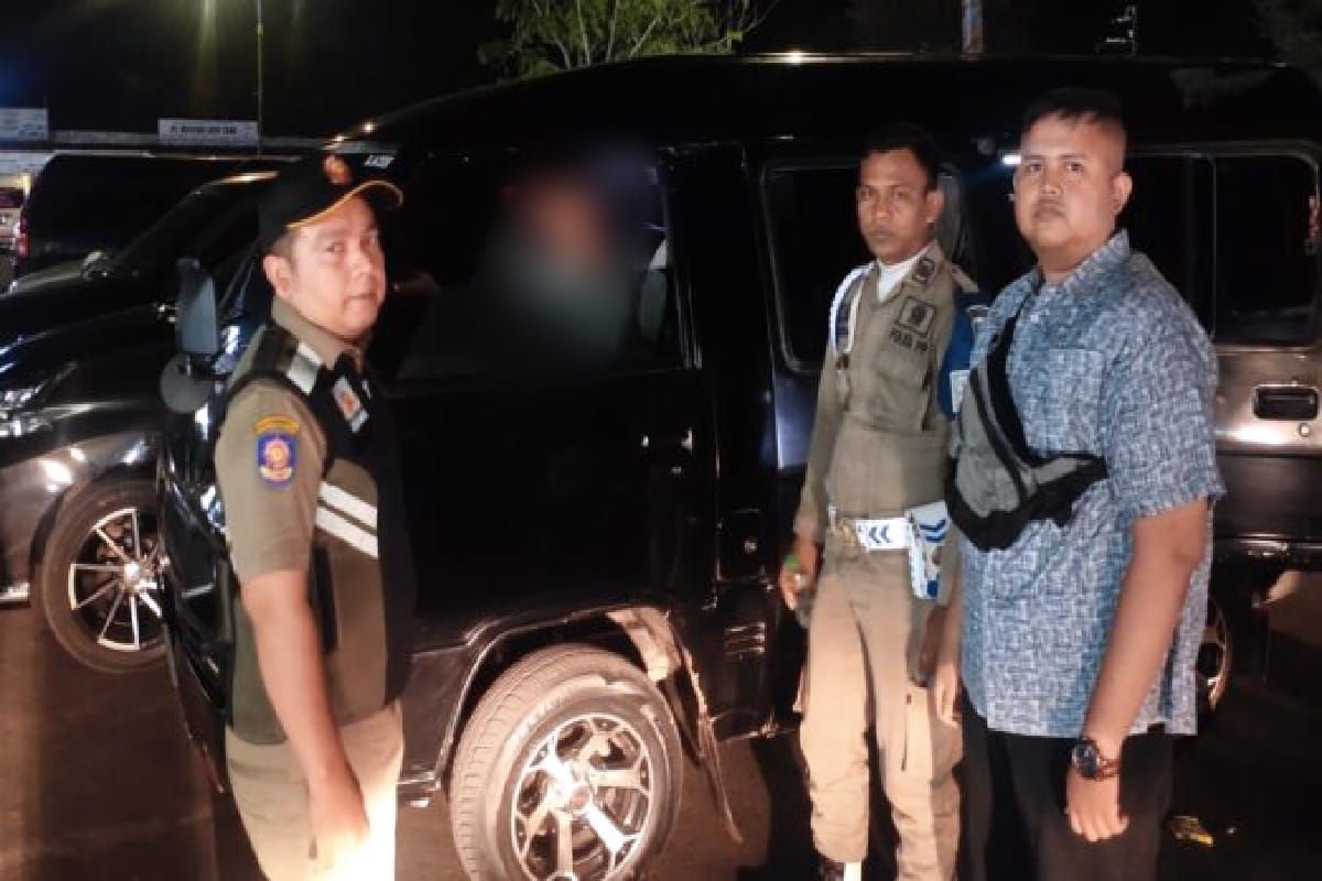 Satpol PP WH pulangkan tiga waria yang ditangkap di pusat kota Banda Aceh