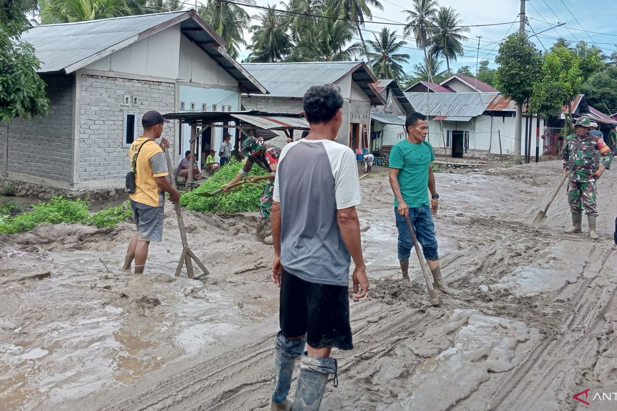 Banjir lumpur landa 71 rumah warga di Desa Bobo Sigi