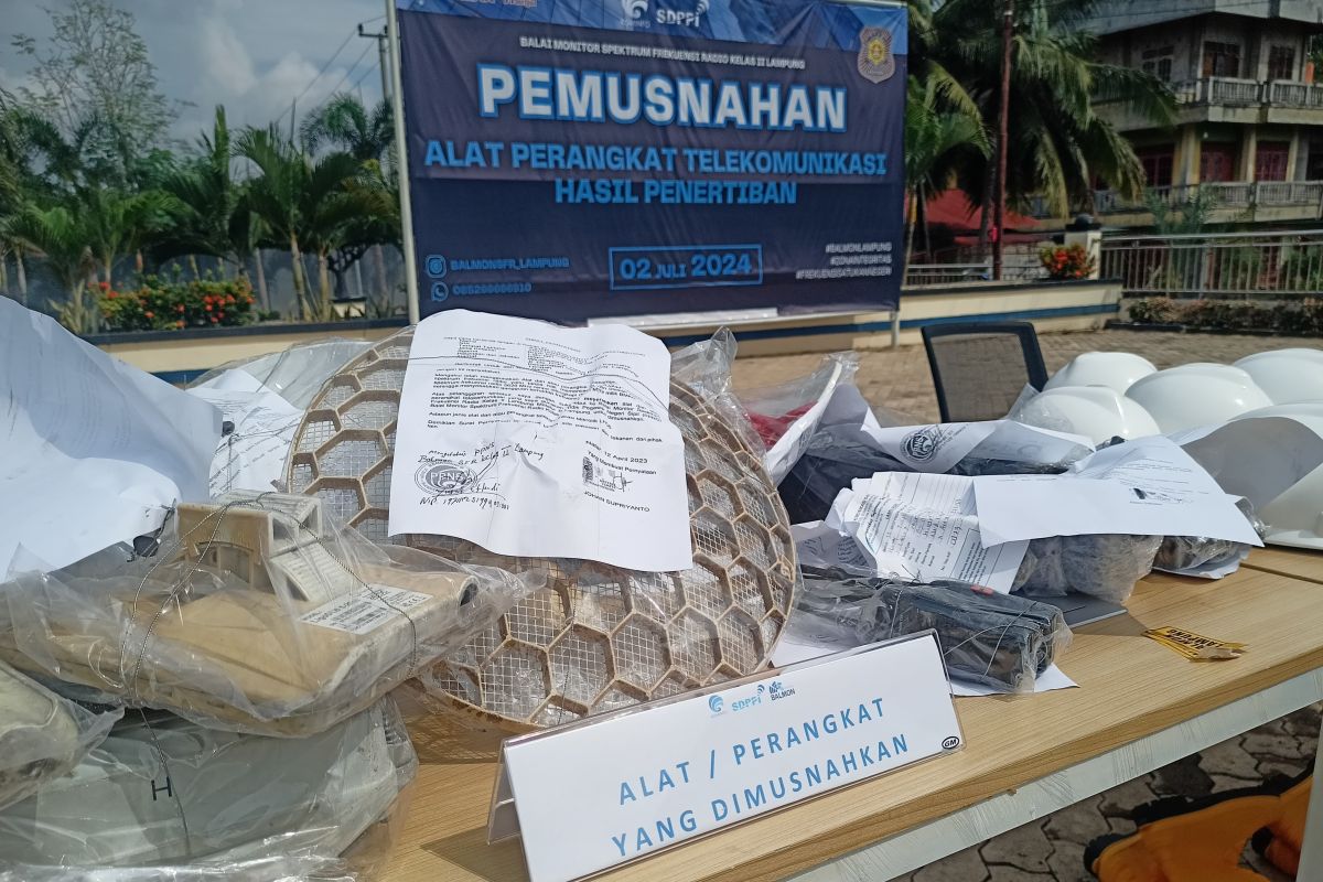 Balai SFR Lampung musnahkan 46 perangkat komunikasi tak berizin dan bersertifikat