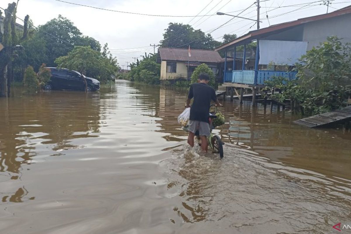 Warga Kapuas Hulu Kalbar diminta waspada banjir luapan sungai