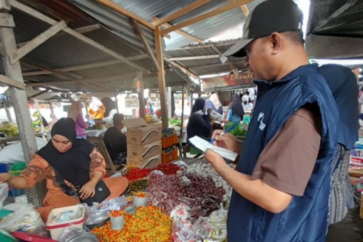 Pemkab Sigi mencatat harga cabai rawit merah turun jadi Rp50 ribu per kg