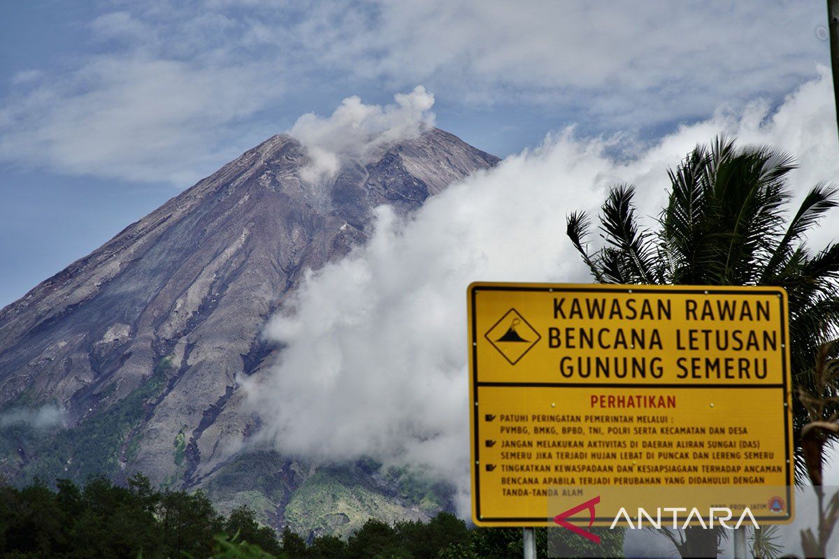 PVMBG: Terjadi peningkatan erupsi dan guguran lava di Gunung Semeru