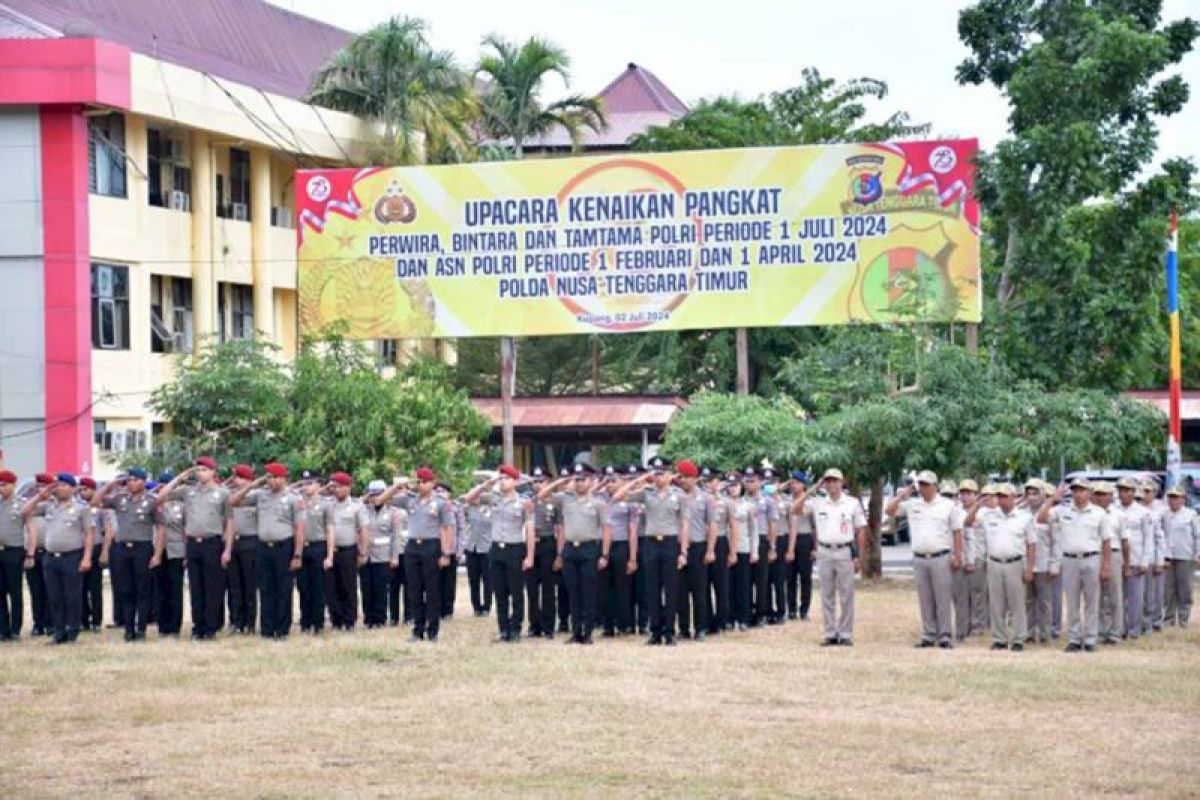 Sebanyak 631 anggota Polri dan ASN di NTT dapatkan kenaikan pangkat