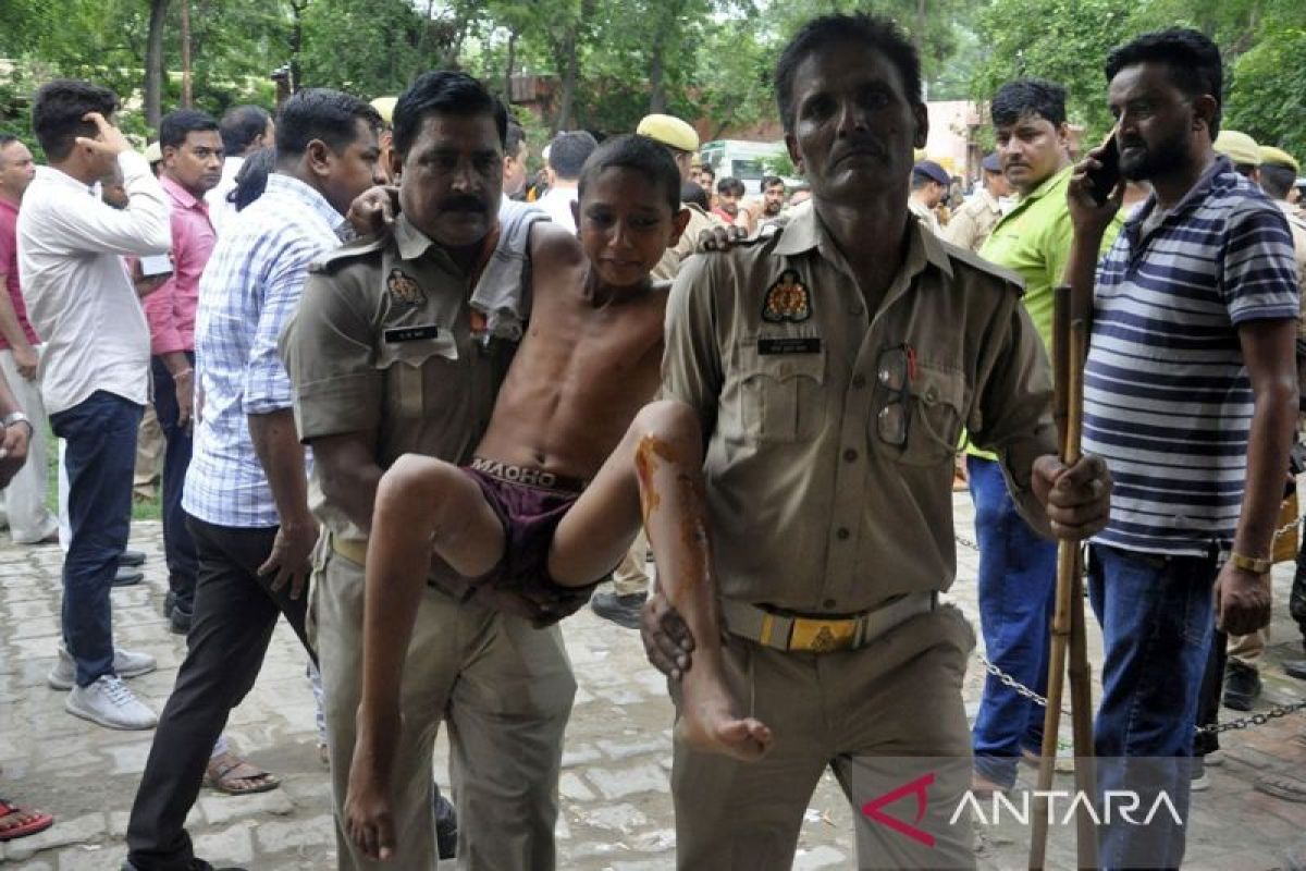 Sebanyak 107 orang tewas terinjak-injak di India