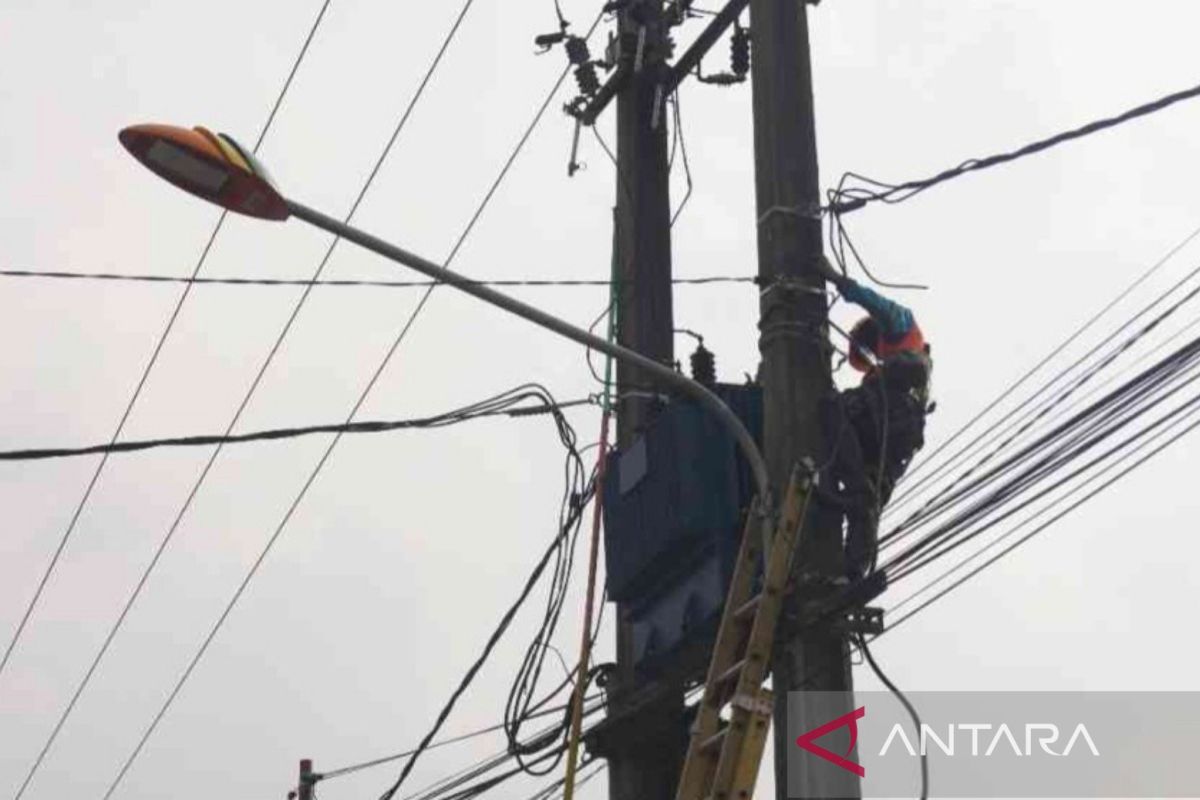 Pemkab Bekasi perbanyak pemasangan PJU tingkatkan keamanan pengguna jalan