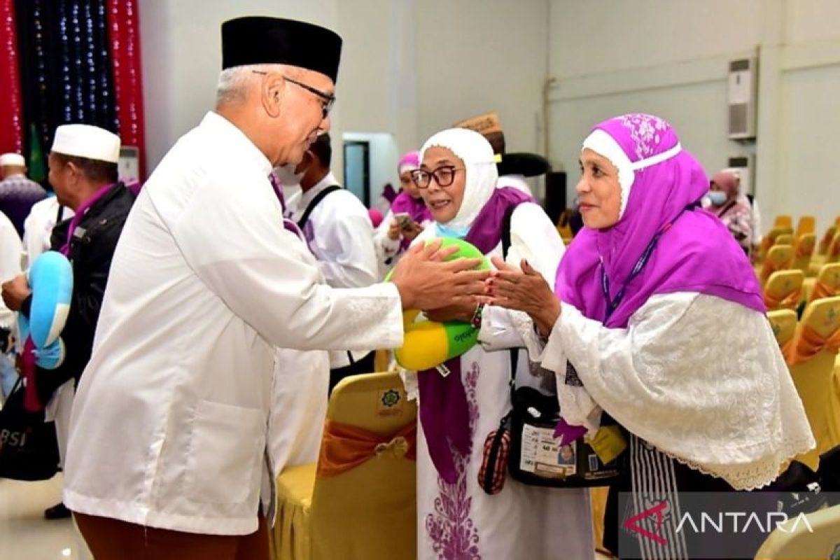 Gubernur Gorontalo menyambut jamaah haji kloter 12