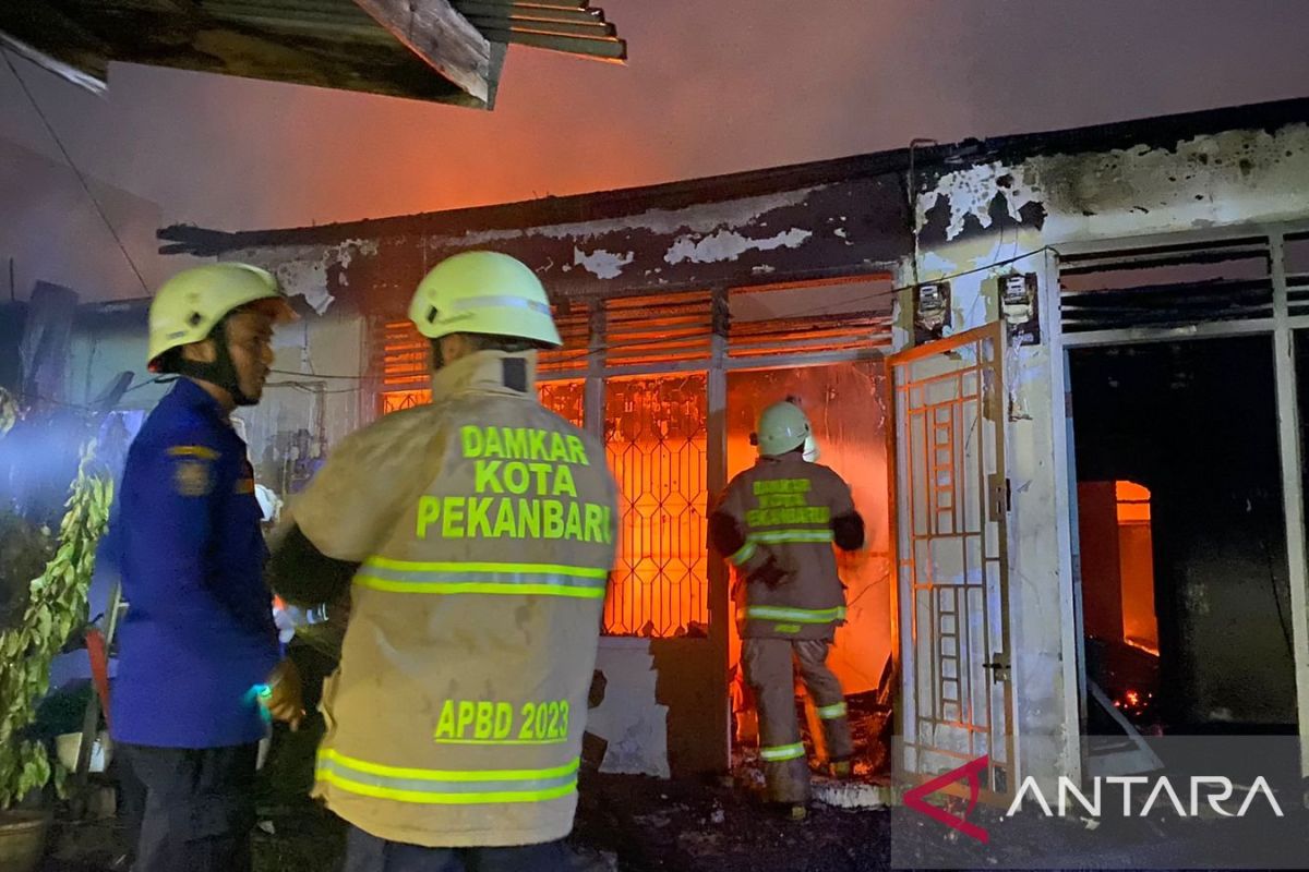 Lima petak rumah di Pekanbaru ludes dilahap api