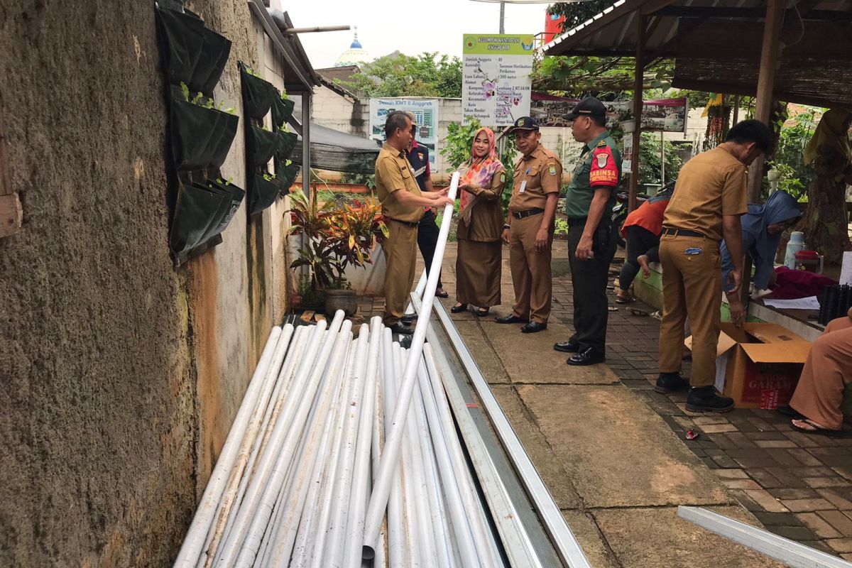 DKP Kota Tangerang salurkan instalasi 1.000 lubang hidroponik