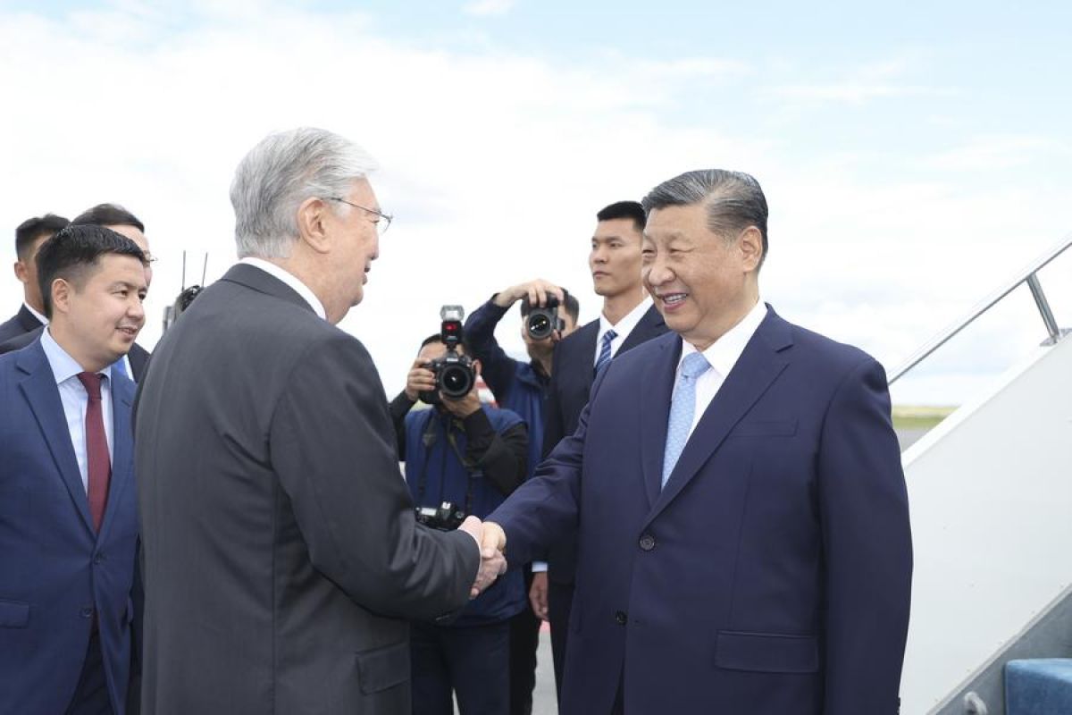 Presiden China Xi Jinping tiba di Kazakhstan