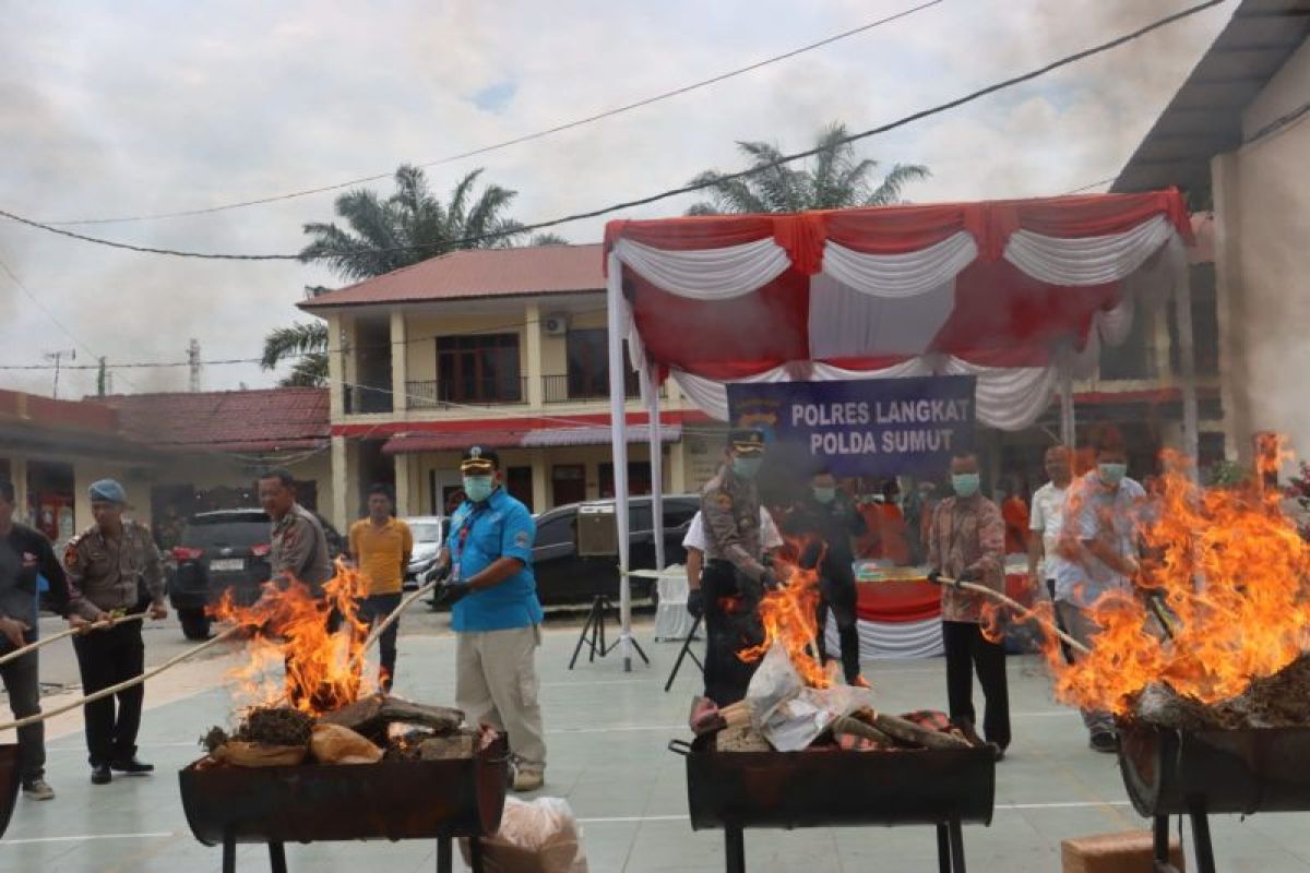 Komitmen berantas narkoba, Polres Langkat musnahkan narkotika sabu-sabu dan ganja