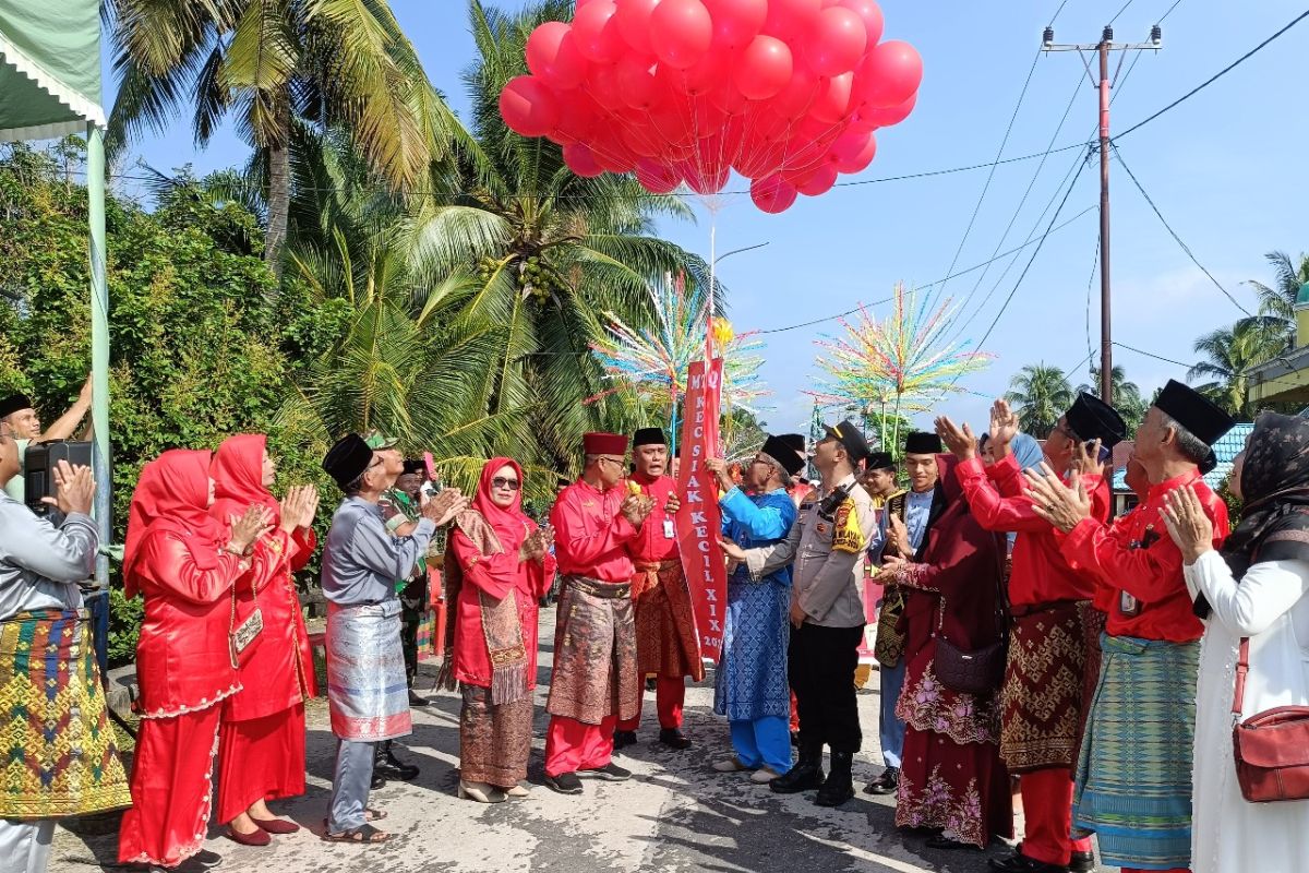 Ribuan peserta meriahkan pawai ta'aruf MTQ Siak Kecil