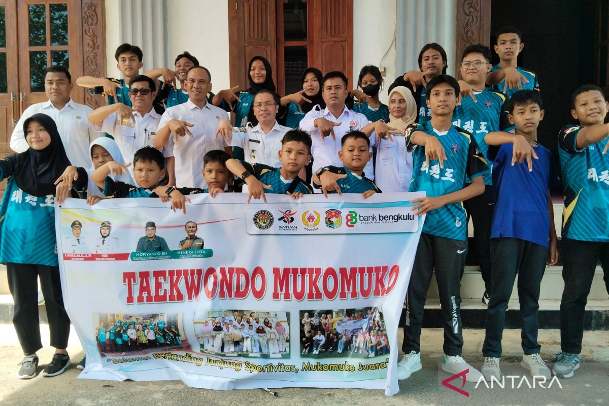 Bupati Mukomuko lepas 18 atlet taekwondo ke kejurnas di Bengkulu