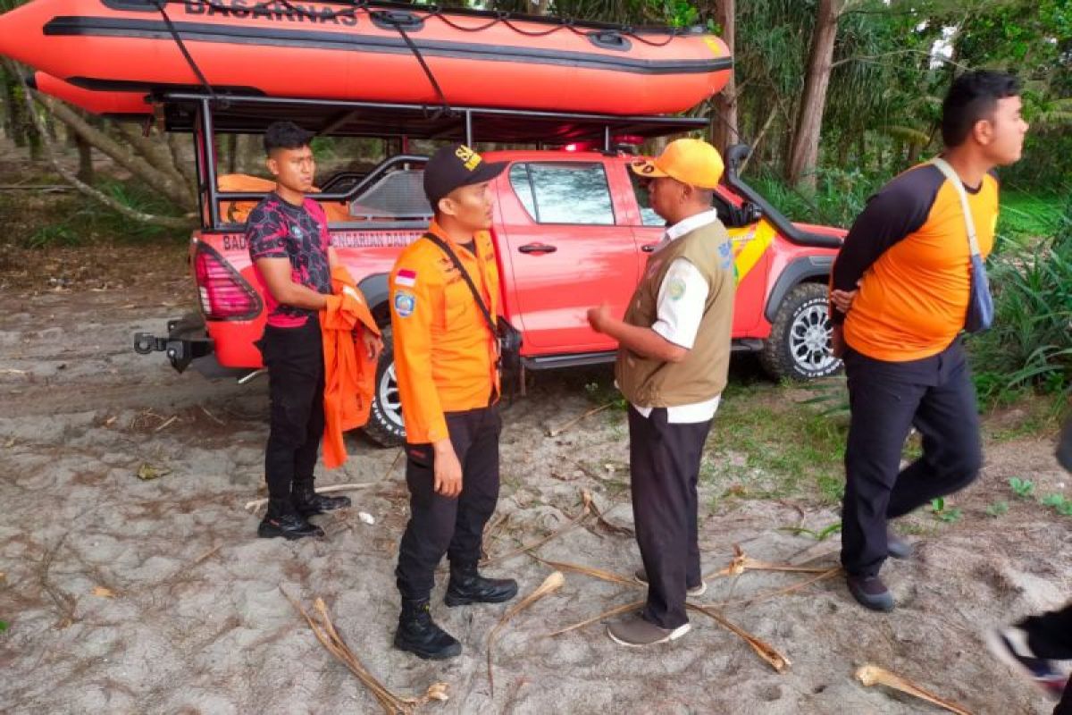 Basarnas cari korban tenggelam di Pantai Teluk Sepang Bengkulu