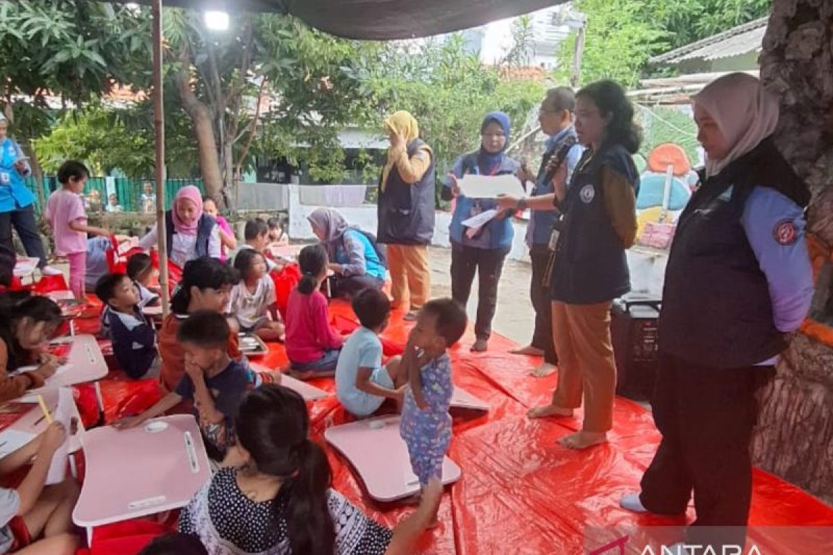 Dinsos Jakpus distribusi makanan ke penyintas kebakaran Kampung Bali