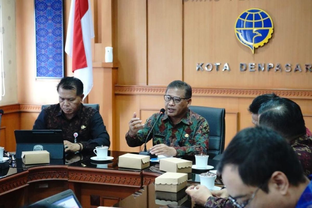 Dishub Denpasar kerahkan petugas di persimpangan rawan macet